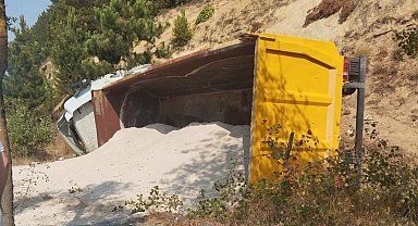 Kamyonunu bilerek devirdi, faciayı önledi