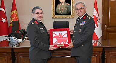 Kara Kuvvetleri ve Genelkurmay'da devir teslim