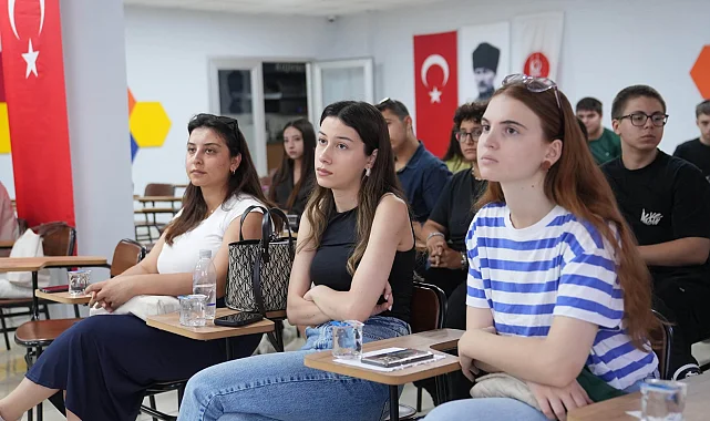 Keçiörenli gençler geleceğe yapay zekayla hazırlanıyor