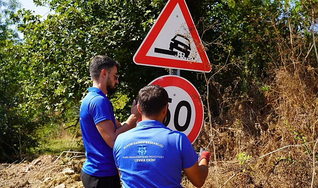 Kocaeli kırsalında ulaşım levhaları yenileniyor