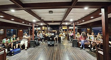 Körfez'den rembetiko ezgileri yükseldi