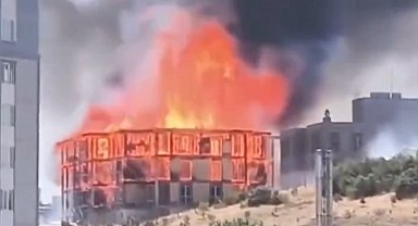 Lojman inşaatında yangın dehşeti