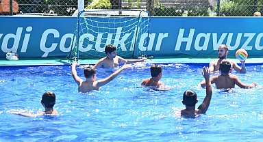 Manisa'da portatif havuzlarla ücretsiz yüzme keyfi