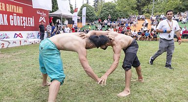 Mersin'de Ata sporu güreşle Zafer coşkusu yaşandı