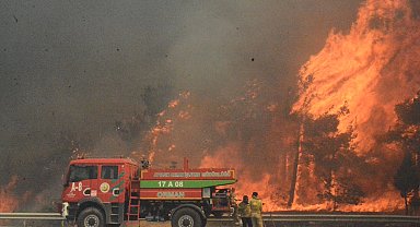 Orman yangınlarında son durum... Manisa ve Çanakkale'de mücadele sürüyor