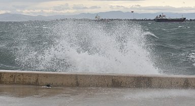 Sıcaklıklarda değişiklik yok, denizlerde fırtına uyarısı!