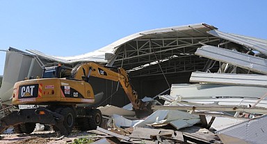 Tahtalı’da kaçak yapı yıkıldı