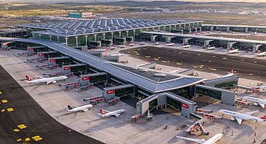 Temmuz'da 1,3 milyon yolcu İzmir'den havalandı