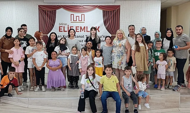 'Yağmur Hanım'ın Konağı' dakikalarca ayakta alkışlandı