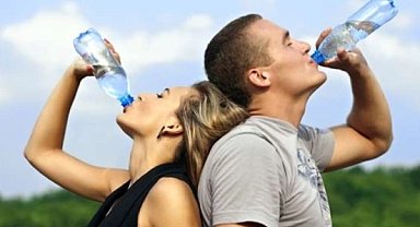 Yaz aylarında böbrek taşı riskine karşı bol su tüketin!