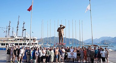 Yüzme öğrenen kadınlar Marmaris'te denizle buluştu