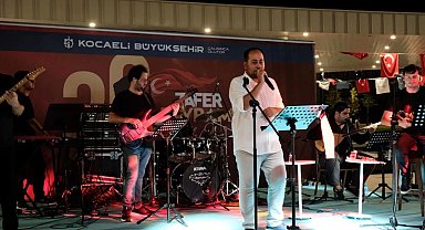 Zafer meşalesi Milli İrade Meydanı'nda yakıldı