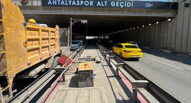 Antalya'da yağmur sezonu öncesi altyapı temizliği hız kazandı