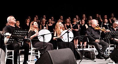 Atatürk'ün sevdiği şarkılar Bornova'da yankılandı