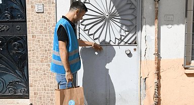 Başkan Ahmet Akın'dan öğrencilere gıda desteği