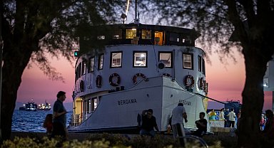 Bergama Vapuru ile İzmir Körfezi'nde tarihe yolculuk