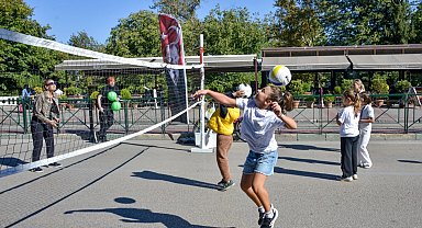 Bursa Heykel'de çocuk sesleri yükseldi