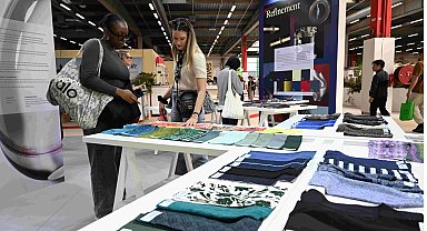 Bursa kumaşları Paris'te genç tasarımcılarla küresel vitrinlerde parladı