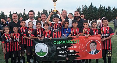 Bursa Osmangazi'de minik yetenekler futbol şöleninde buluştu