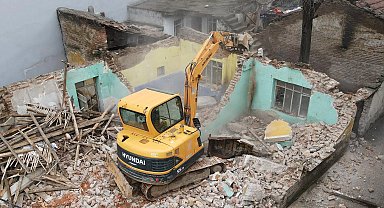 Bursa Yıldırım'da metruk temizlik