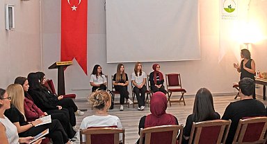 Bursa'da Osmangazi Belediyesi okutarak öğretiyor