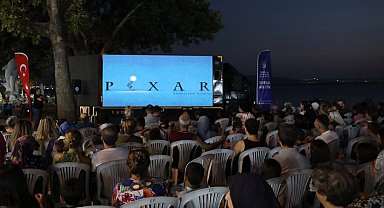 Bursa'da yıldızlar altında sineme keyfi