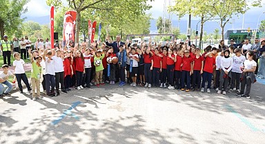 Çocuklar, bisikletle hem eğlendi hem öğrendi