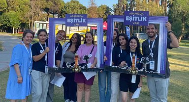 Çocuklar, gençler ve kadınlar İEF'nin tadını çıkarıyor 