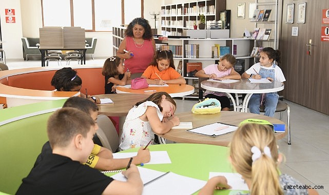 Çocuklar oyunlar oynayarak yazma alışkanlığı kazanıyor