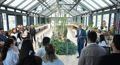 Ediz Hun'dan gençlere kaktüs eğitimi