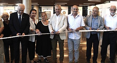 Emekli olduktan sonra ürettiği çinilerden sergi açtı