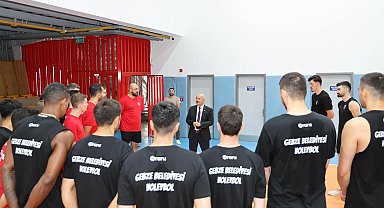 Gebze'de Başkan Büyükgöz'den Efeler'in antrenmanına ziyaret