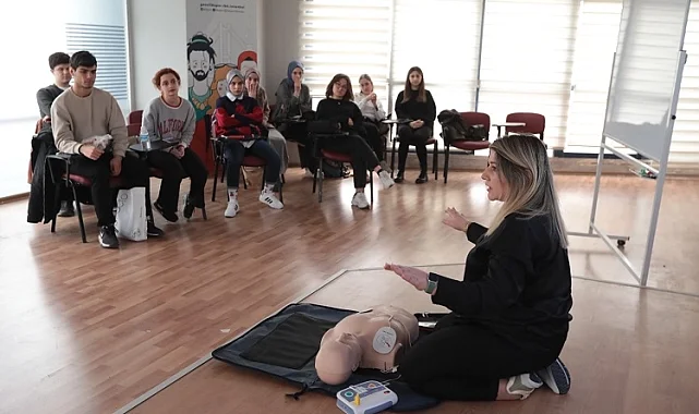 İBB Gençlik Ofisleri'nde üçüncü dönem başladı