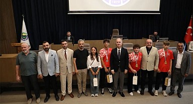 İnegöl’ün Başarılı Gençleri Mecliste Onure Edildi