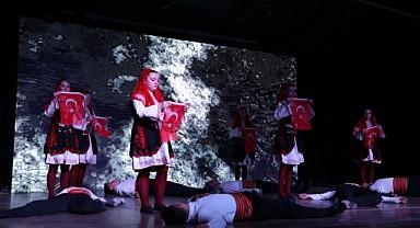 İnegöl’ün Kurtuluşunun 103 Yıllık Hikayesi Sahnede Sergilendi