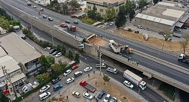 İzmir’de TIR Viyadükte Korkuttu
