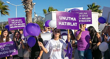 İzmir Güzelbahçe'de Dünya Alzheimer Günü yürüyüşü