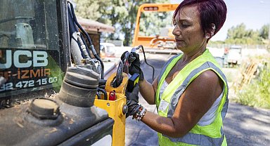 İzmir'in kadın çekici operatörü tabuları yıktı