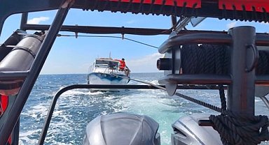 Kınalıada açıklarında makine arızalı tekne kurtarıldı