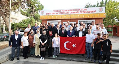 Kocaeli Gebze'de şehit yakınlarına vefa ziyareti