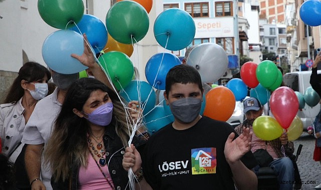 Lösemiyi Yendi Yüzlerce Balonla Karşılandı