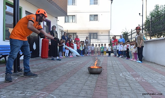 Minik İtfaiyeciler Göz Kamaştırdı