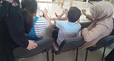 Nevşehirli çocuklar Halı Dokuma Atölyesi'nde
