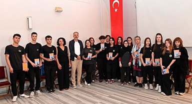 Osmangazi Belediyesi okutarak öğretiyor