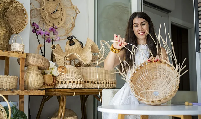 Rattan dokumayla hayatını değiştirdi