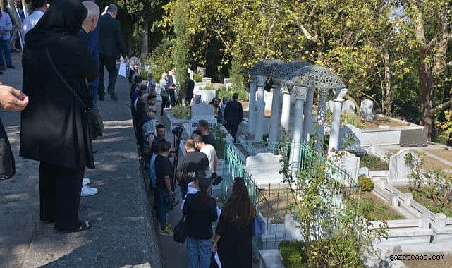 'Sanat Güneşi' Bursa'da mezarı başında anıldı