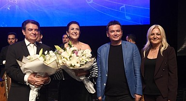 Sanat Güneşi Zeki Müren Osmangazi’de en sevilen şarkılarıyla anıldı