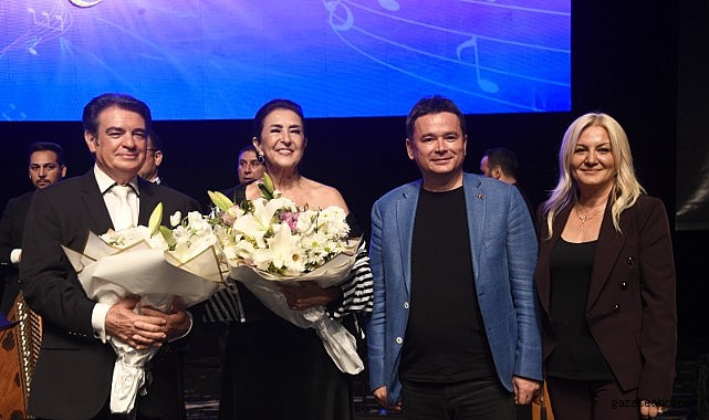 Sanat Güneşi Zeki Müren Osmangazi’de en sevilen şarkılarıyla anıldı