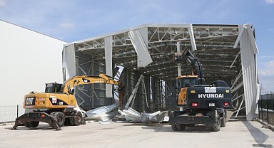 Yaylacık’ta kaçak iş yeri yıkıldı