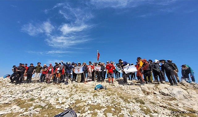 Zaferi Zirvede Kutladılar